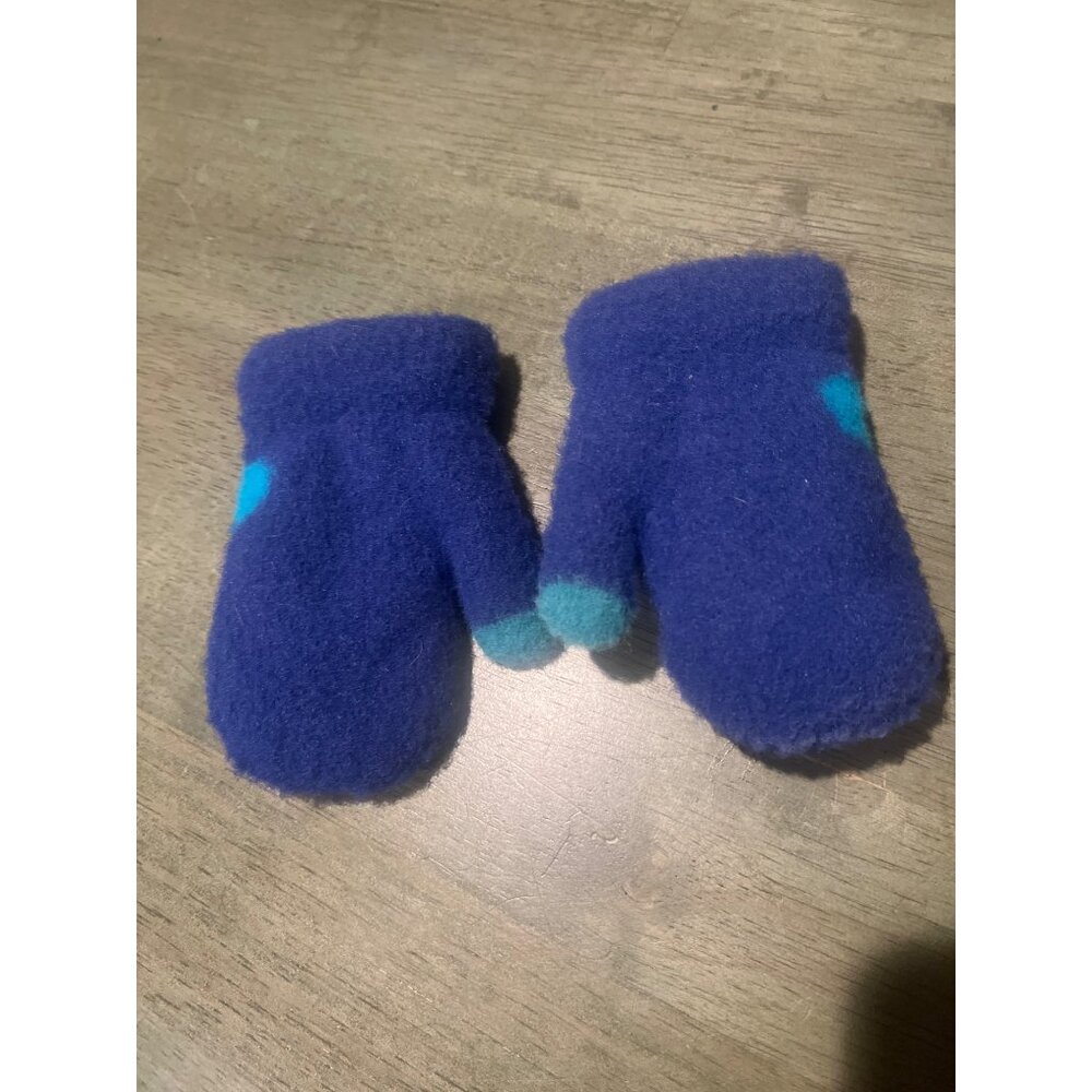 Powder Baby Fleece Mittens With Crocodile Appliqué - Picture 4 of 6